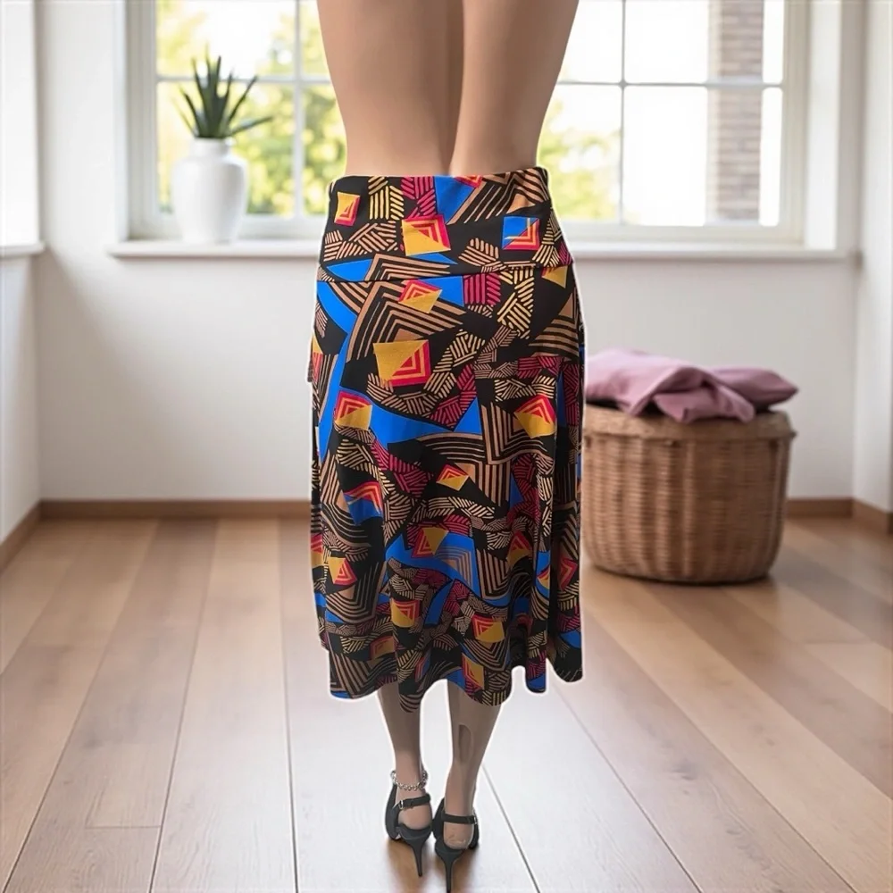 LelaRue Skirt a blend of polyester and spandex lots of stretch very stylish. - Picture 7 of 7